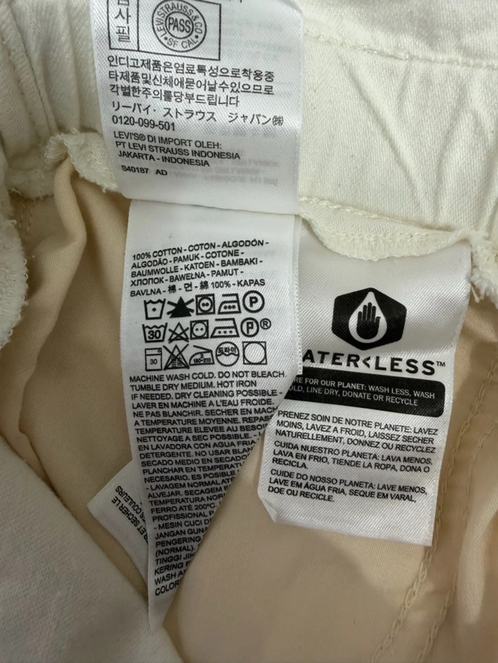 Levi's White High-Waist Paperbag Shorts - Picture 5 of 8